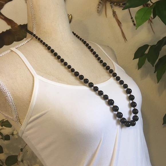 Vintage 80s-90s black graduated bead necklace - Picture 2 of 6